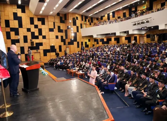 عميد كلية إدارة الأعمال بجامعة النهضة يهنئ الخريجين ويؤكد: نواصل إعداد كوادر قادرة على قيادة المستقبل