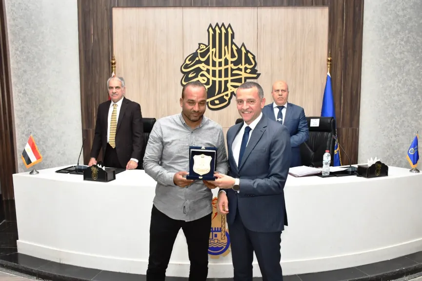 رئيس جامعة أسوان يشارك في المجلس التنفيذي للمحافظة ويؤكد دعم الجامعة لجهود التنمية المستدامة وتحسين جودة الحياة