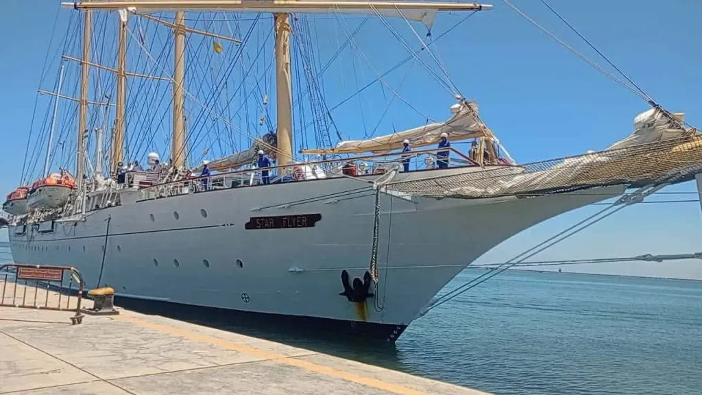 ميناء غرب بورسعيد السياحي يستقبل السفينة الشراعية STAR FLYER