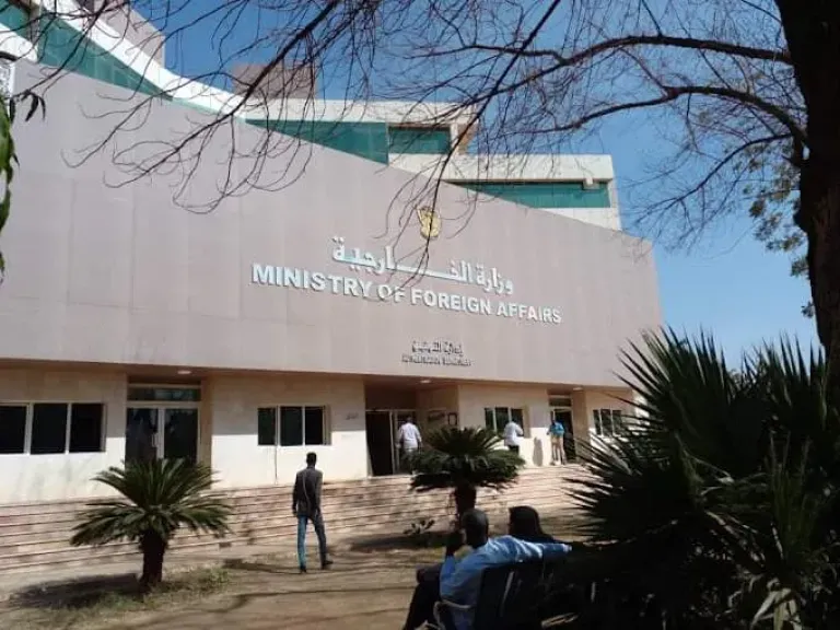 الخرطوم تنفي رفض مبادرة أمريكية لإنهاء الحرب بالسودان
