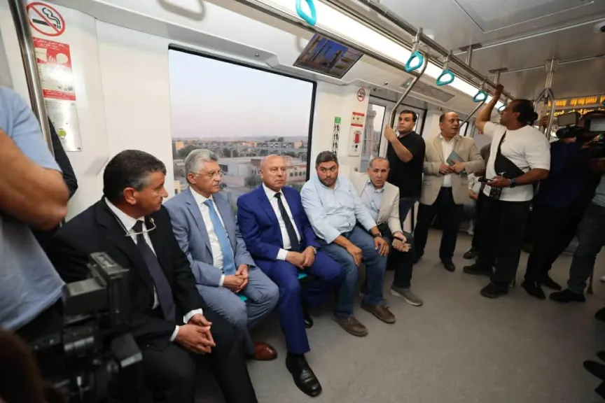 وزير النقل يتفقد التشغيل الكامل لمونوريل شرق النيل ويطمئن على سير العمل بالمحطات