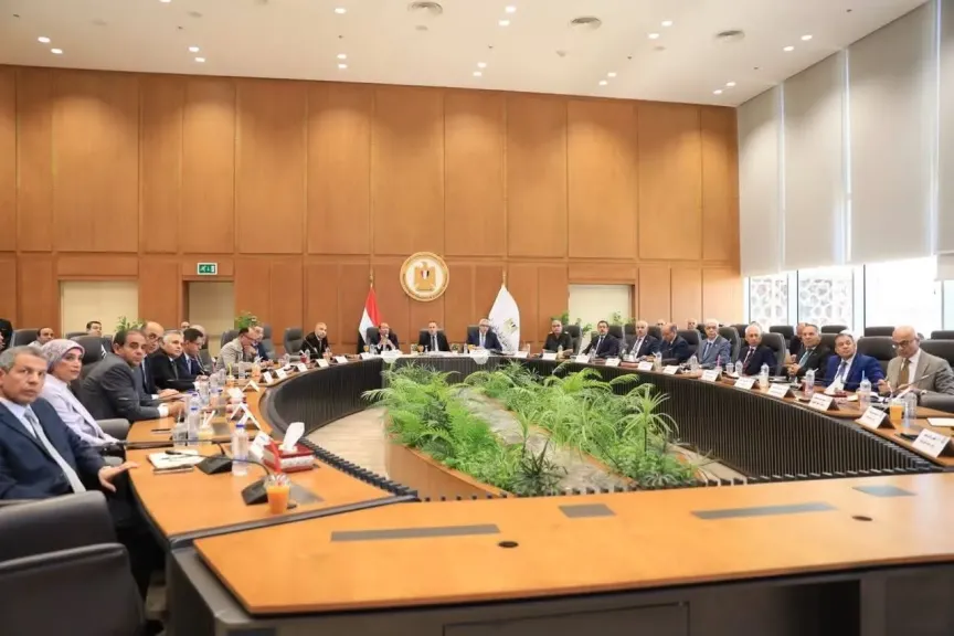 وزير التعليم العالي يوجه بتفعيل دور الجامعات في المبادرة الوطنية للمشروعات الخضراء الذكية