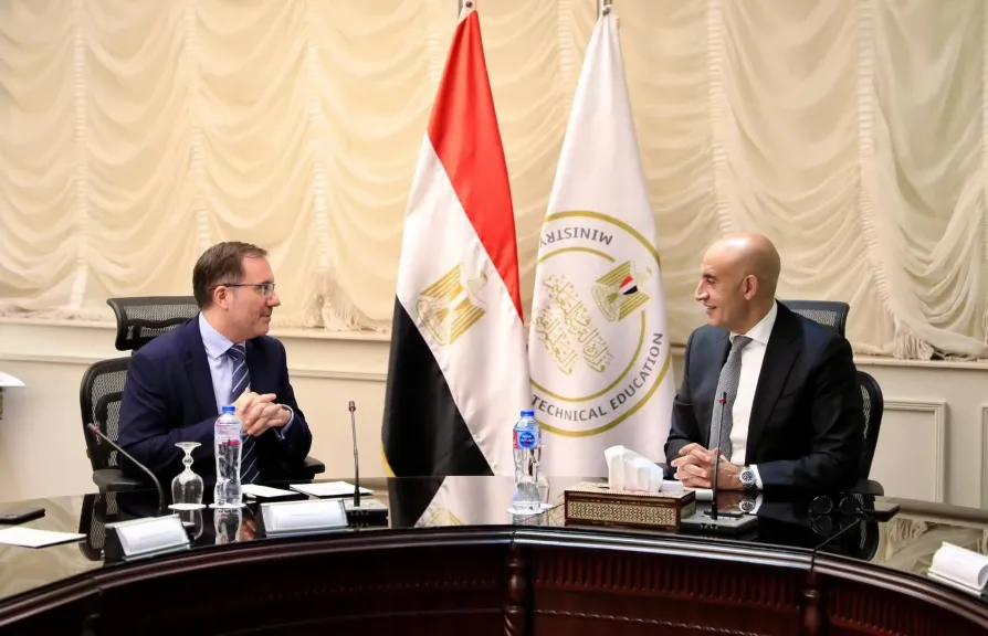 وزير التربية والتعليم يستقبل سفير المملكة المتحدة بالقاهرة لبحث تعزيز التعاون