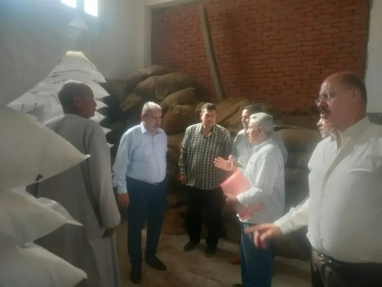 بتكليف من وزير الزراعة.. رئيس ”الإصلاح الزراعي” يتفقد جمعيات الغربية لمتابعة صرف الأسمدة