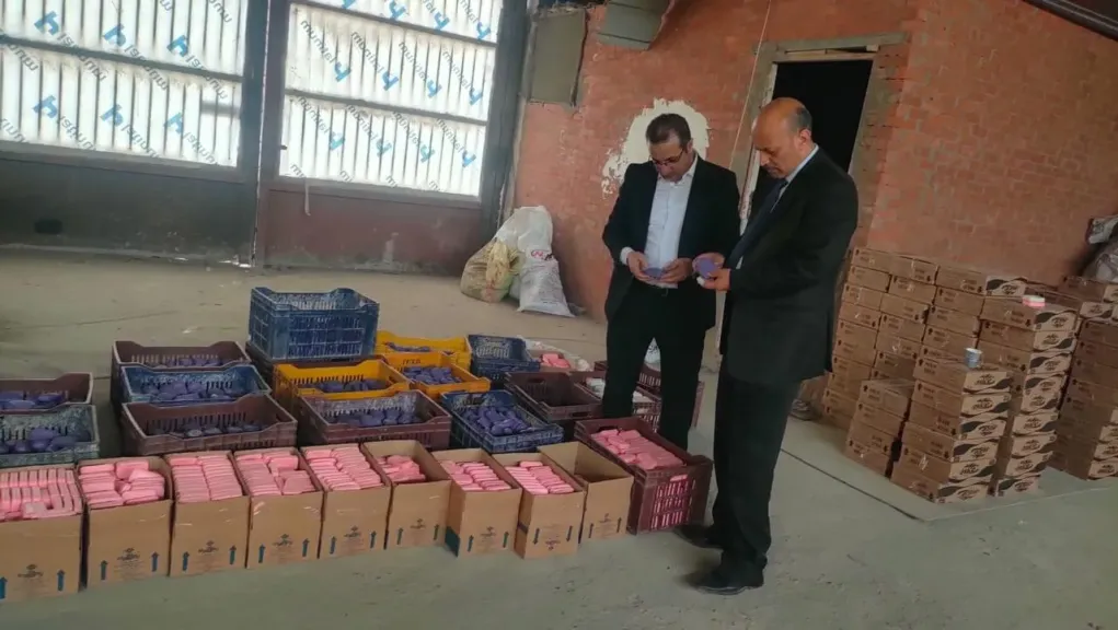 ضبط مصنع غير مرخص بالغربية لتقليد أشهر العلامات التجارية والتحفظ على 32 ألف قطعة صابون مقلدة و7 أطنان من الخامات