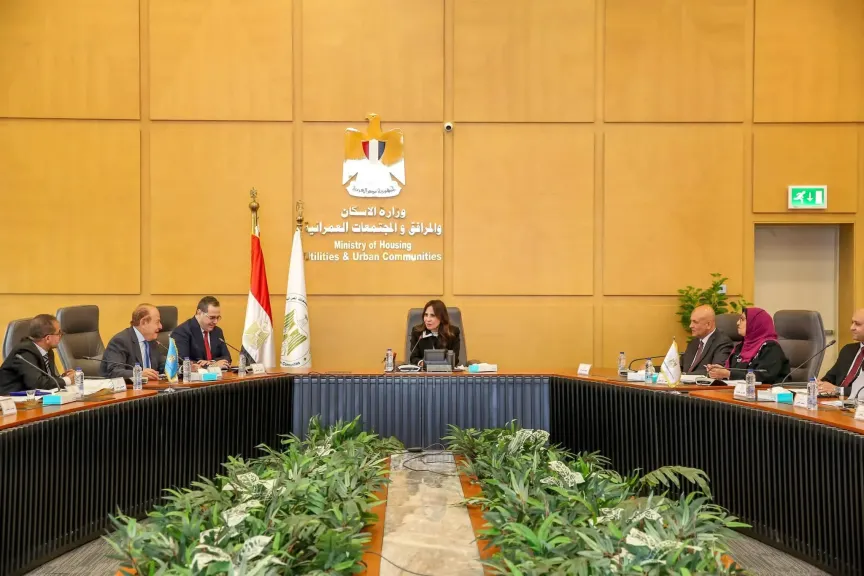 وزيرة الإسكان تلتقي ممثلي جمعية مستثمري ومجلس أمناء العاشر من رمضان لبحث سبل دعم التنمية