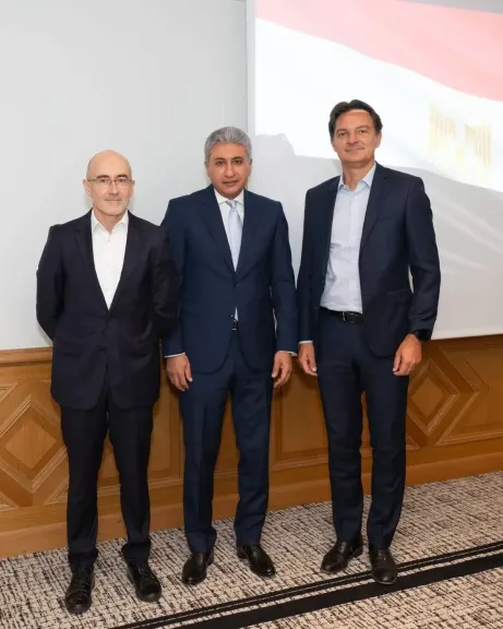 وزير السياحة يجتمع مع كبار منظمي الرحلات ومسئولي شركات السياحة والطيران الفرنسية لبحث تعزيز الحركة السياحية الوافدة إلى مصر