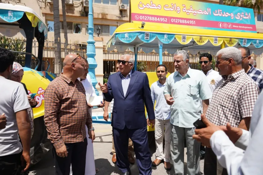 محافظ مطروح يتفقد أتوبيسات النقل الجماعي ونموذج quot;الطفطفquot;.. ويؤكد: متابعة الصيانة الدورية  لضمان أفضل خدمة