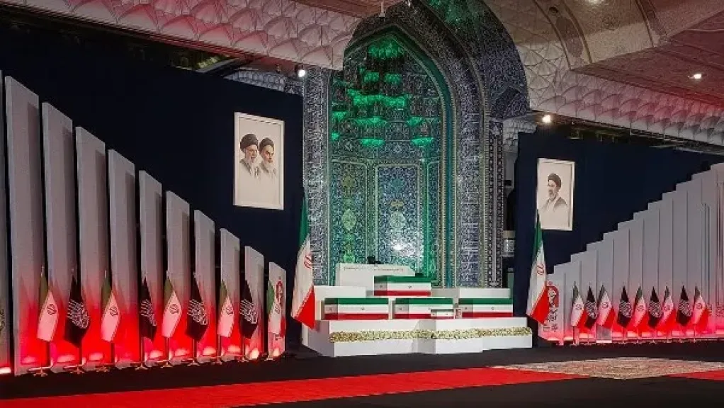 تسنيم: ضغوط أمريكية وراء امتناع 13 دولة عن حضور جنازة خامنئي في طهران