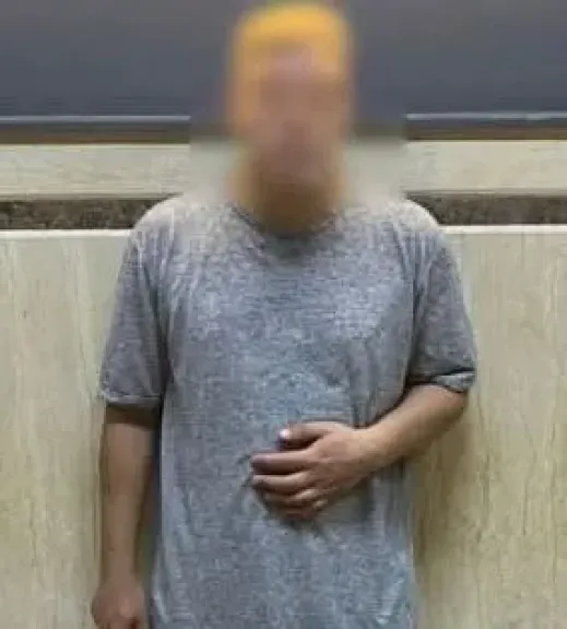 كشف ملابسات تداول صورة تتضمن سير شخص في الشارع بدون ملابس في المنيا