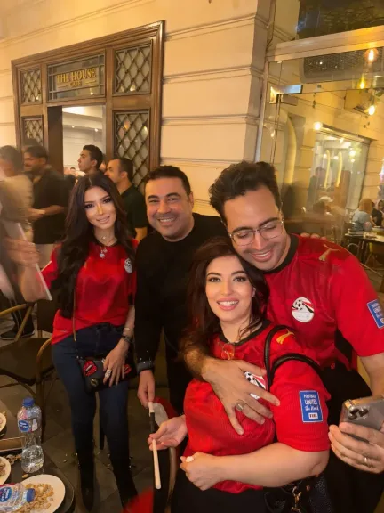 آل رجب ..نيفين وغادة ورضا.. يحتفلون بتأهل مصر لدور الـ 16 في كأس العالم