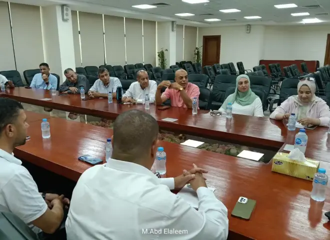 رئيس جهاز تنمية مدينة العبور” يعقد اجتماعا موسعا مع ممثلي سكان الحي الثامن لتسريع أعمال التطوير