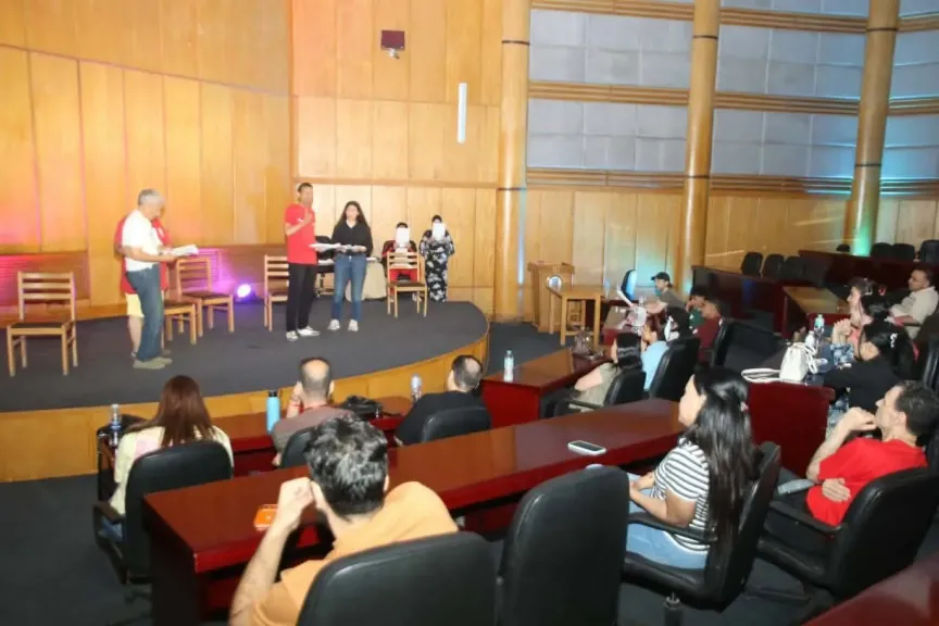 تفاعل جماهيري مع القراءة المسرحية فريق الكابتن يحيى الناشد ضمن المهرجان القومي للمسرح