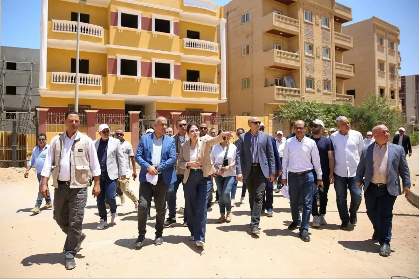 وزيرة الإسكان تتوجه إلى الحي المتميز بمدينة بدر لمتابعة الأعمال الجارية