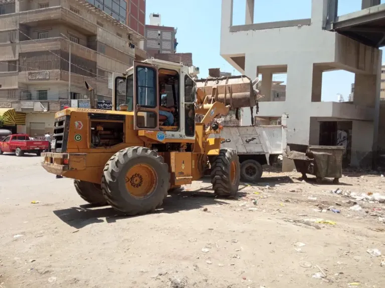 استمرار أكبر حملة للقضاء على التراكمات التاريخية بالمحلة الكبرى.. ورفع ٢٦٠ طنًا من المخلفات خلال يوم واحد