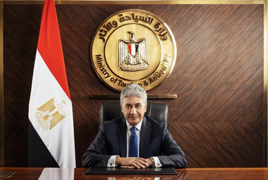 وزير السياحة: معاقبة 66 شركة سياحية بسبب مخالفات موسم العمرة الماضي