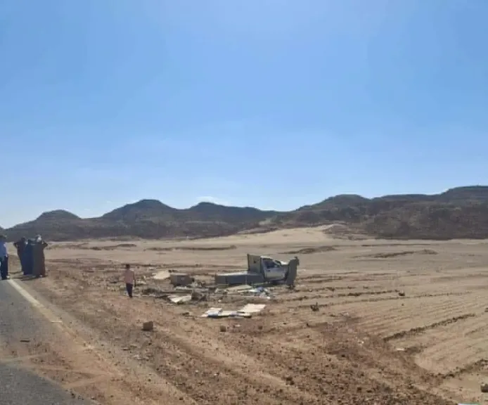 مصرع شخص وإصابة اثنين آخرين إثر انقلاب سيارة بالوادي الجديد