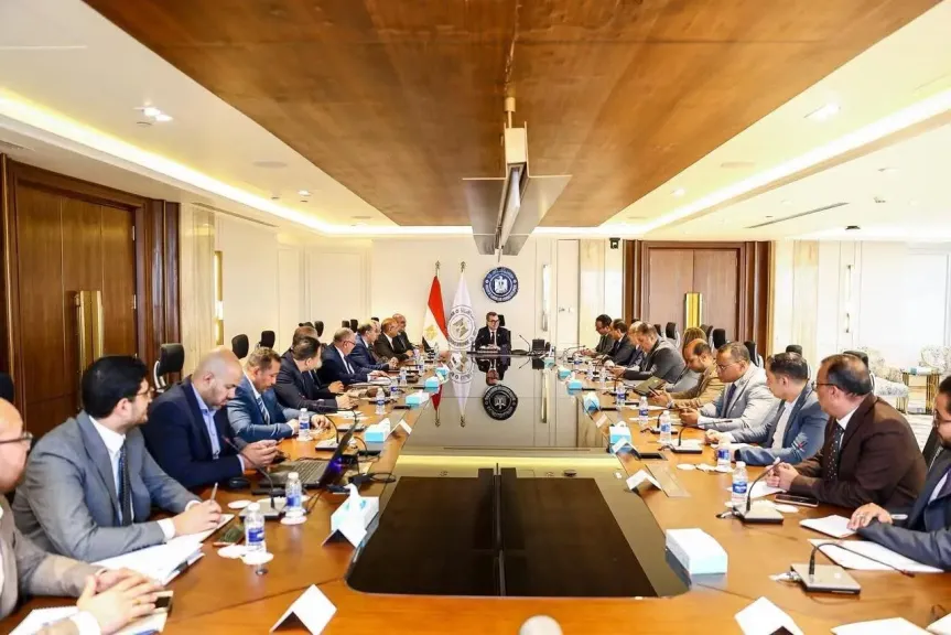 وزير التخطيط يبحث مستجدات تطبيق ”موازنة البرامج والأداء” لتطوير منظومة التخطيط وإدارة الاستثمارات الحكومية