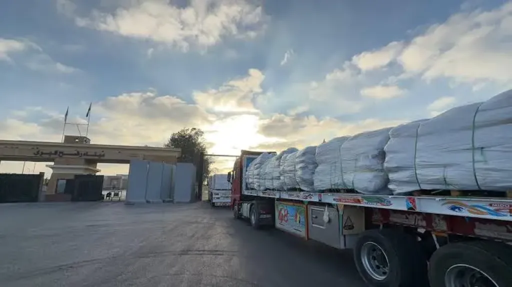 الهلال الأحمر المصري: إرسال أكثر من 3.500 طن مساعدات غذائية وإغاثية إلى غزة