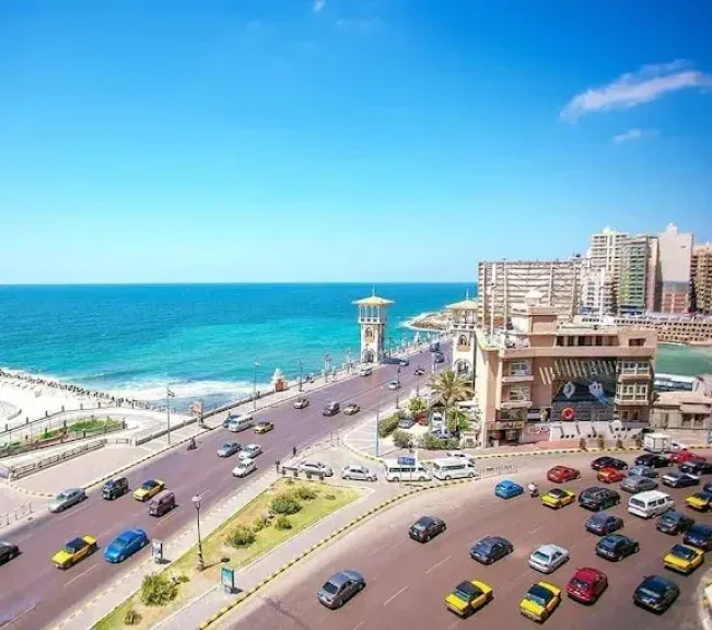 شواطئ الاسكندرية ترفع الراية الحمراء تحسبا لارتفاع امواج البحر