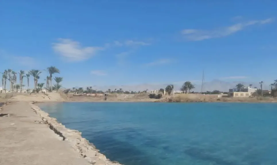 قبل مباراة مصر والأرجنتين بالمونديال.. شواطئ مدينة طور سيناء خالية من المواطنين