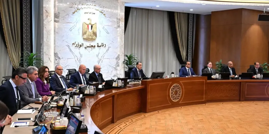 وزير الكهرباء يستعرض القدرات الحالية والمُخططة من الطاقات المتجددة