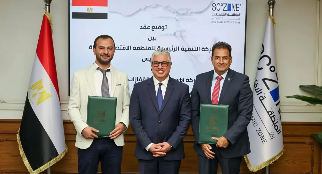 رئيس اقتصادية قناة السويس يشهد توقيع عقد مشروع ”بيبي إيجي لتصنيع القفازات الصناعية” بمنطقة السخنة الصناعية
