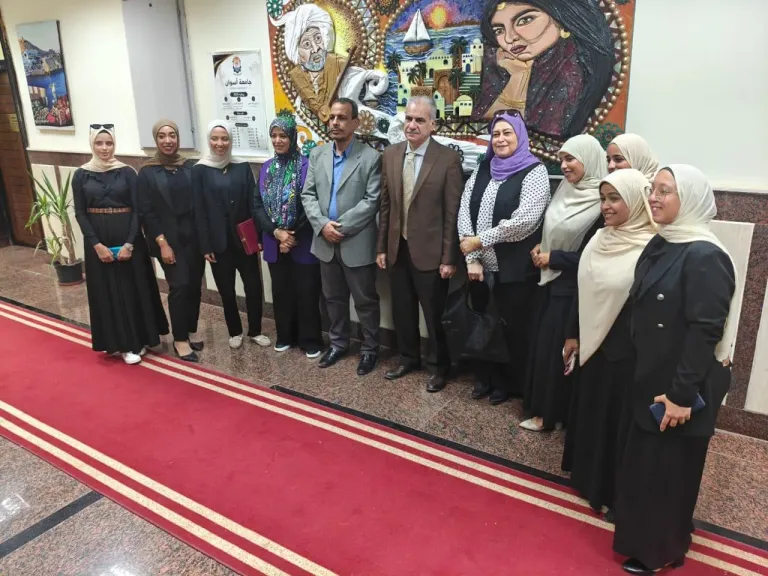 جامعة أسوان: مشروع تخرج فني بخامات مستدامة يجسد هوية أسوان والنوبة ويعزز دور الطلاب في خدمة المجتمع