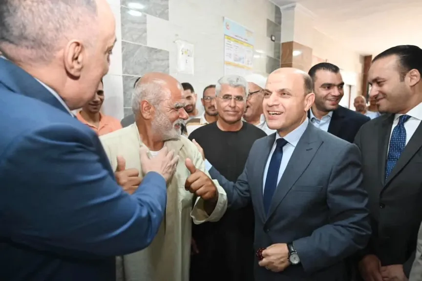 محافظ الغربية يُهدي أهالي سامول 8 ماكينات غسيل كلوي وخزان أكسجين دعمًا لمستشفاهم المركزي