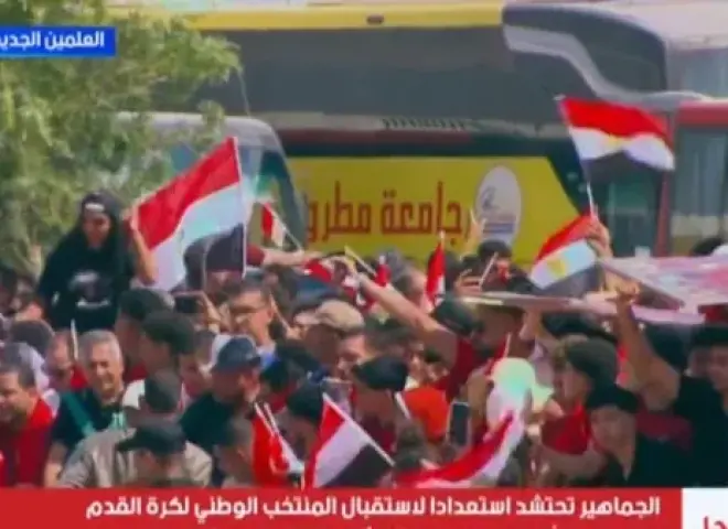 الزغاريد تزين استقبال الفراعنة.. الآلاف يحتشدون في مطار العلمين لاستقبال منتخب مصر بعد إنجاز مونديال 2026