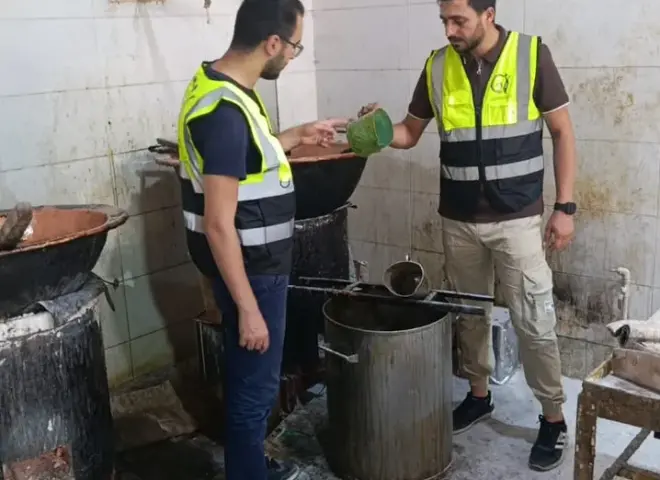ضبط 800 كيلو حلوى مولد وشيكولاتة غير صالحة للاستهلاك داخل مصنع “غير مرخص” بالغربية