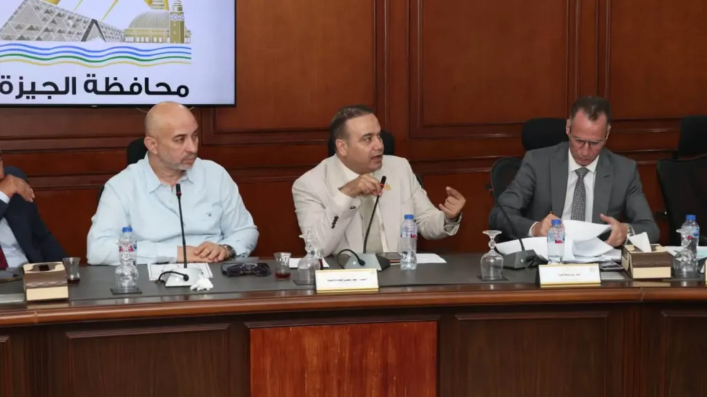 النائب ياسر عرفة يناقش احتياجات المواطنين مع محافظ الجيزة.. ووعود بحسم ملفات الحيز العمراني والأمصال