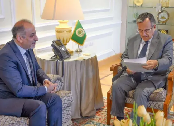 أبو مازن يدعو نبيل فهمي لحث الدول العربية على الوفاء بالتزاماتها المالية لدعم صمود الشعب الفلسطيني