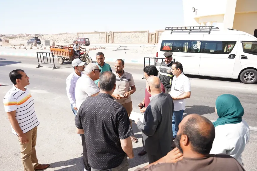 محافظ مطروح يتفقد مدخل المحافظة من بوابة الكيلو 8 ويوجه برفع كفاءة الطريق والحفاظ على المظهر الحضاري