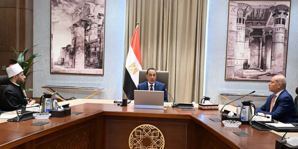 رئيس الوزراء يُتابع خطوات مشروع إحياء منطقة قرافة السيوطي