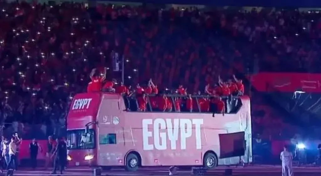 وسط هتافات الآلاف.. حافلة منتخب مصر تجوب ستاد القاهرة في احتفالية تكريمه بعد مونديال 2026