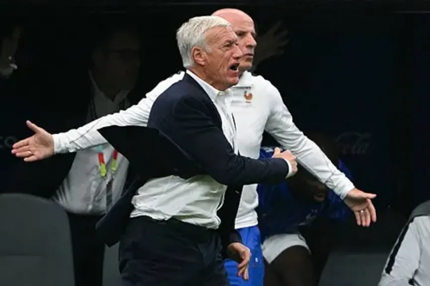 ديشامب يشكو من التحكيم في كأس العالم بعد خروج فرنسا