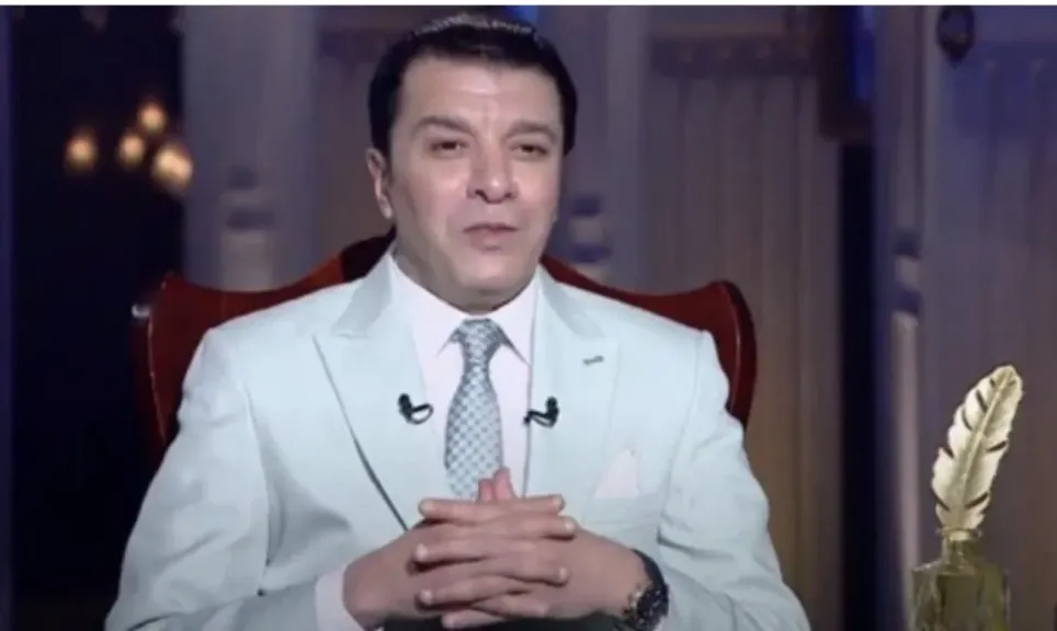 برلماني يتقدم ببلاغ إلى النائب العام ضد نقيب الموسيقيين مصطفى كامل.