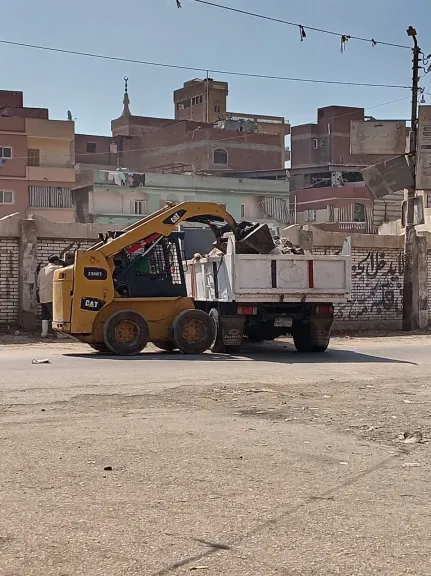 رفع 650 طنًا من المخلفات والتراكمات التاريخية في يوم واحد من مراكز ومدن وأحياء الغربية