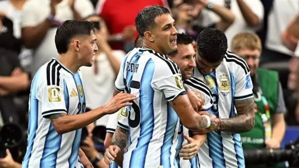 بريطانيا تطالب «فيفا» بالتحقيق مع منتخب الأرجنتين
