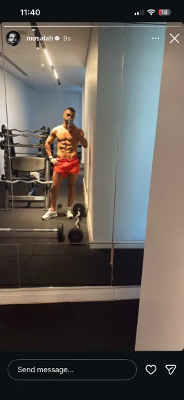 محمد صلاح ينشر صورة جديدة له خلال التمرين داخل الجيم