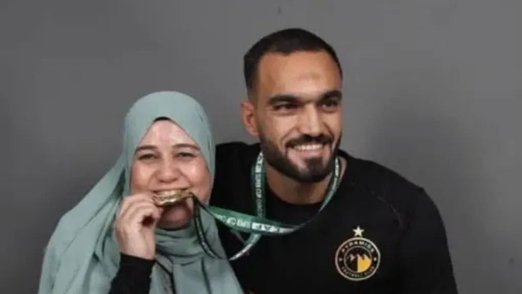 مصطفي زيكو يوجه رسالة لوالدتة ”هتفضلي رقم واحد”