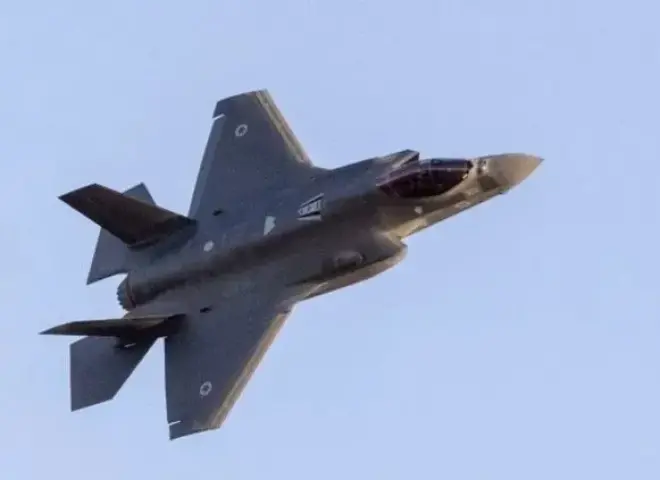 موقع «واللا» العبري: 14 طائرة أمريكية إضافية للتزود بالوقود وصلت إسرائيل