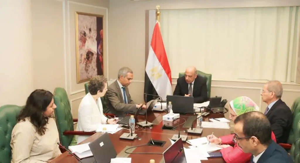 وزير الكهرباء يبحث مع وفد البنك الدولي دعم وتعزيز سبل الشراكة والتعاون في مجالات الاستدامة المالية