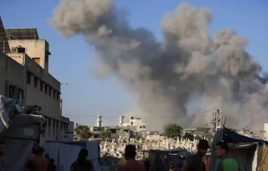 شهيد و10 إصابات بقصف الاحتلال خيام نازحين في مدينة خان يونس