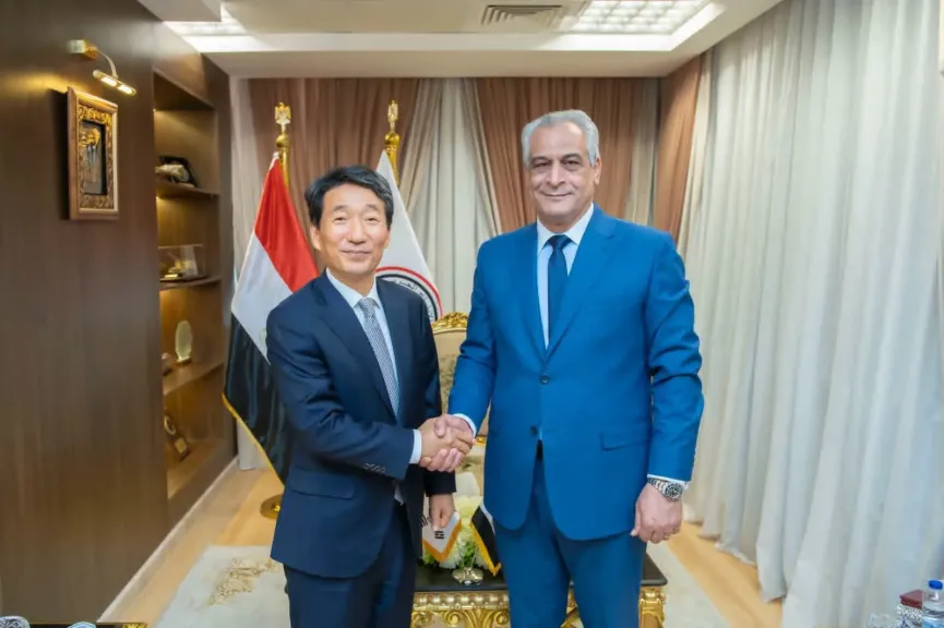 وزير الإنتاج الحربي يبحث مع ”سفير جمهورية كوريا الجنوبية” سبل تعزيز التعاون في مجالات التصنيع المختلفة