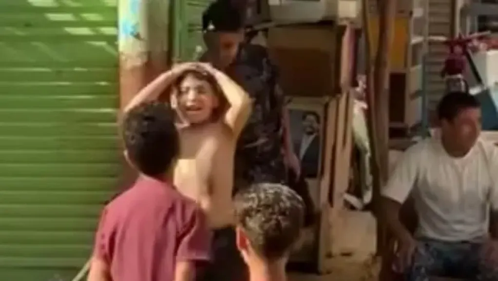 ضبط عاطل بالغربية بعد تركيب خرطوم مياه في عمود إنارة وإهدار المياه بالمحلة الكبرى