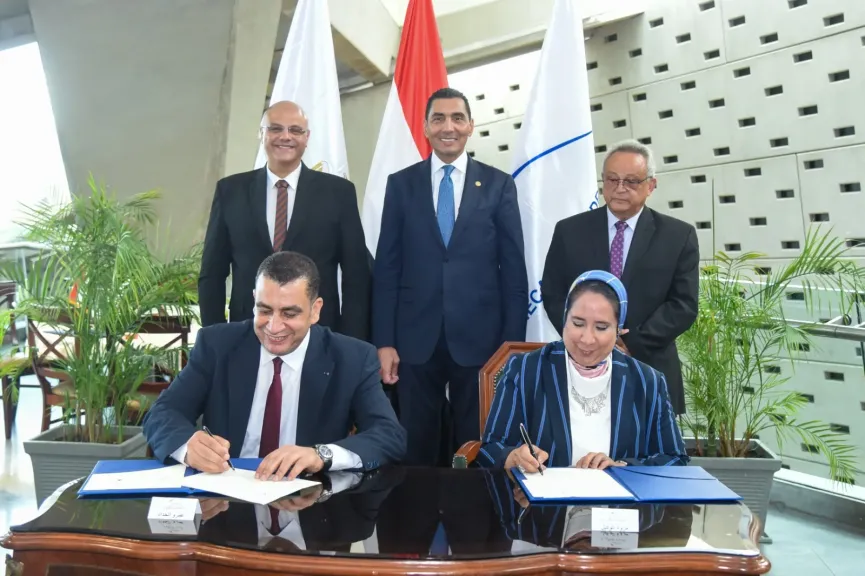 جوهر نبيل وايمن عطيه يشهدان توقيع بروتوكول تعاون بين وزارة الشباب والرياضة ومكتبة الإسكندرية