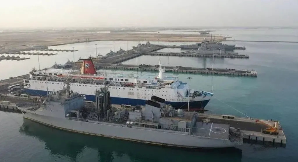 رويترز عن بيانات شحن: ناقلتان محملتان بالنفط السعودي تعودان أدراجهما في البحر الأحمر