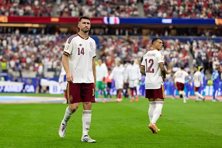 برشلونة يتحرك لضم لابورت مقابل 15 مليون يورو